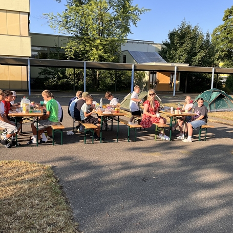 Zelten auf dem Schulhof