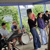 6878c44b78e617.30412843 Schulhofkonzert Juli 25 2